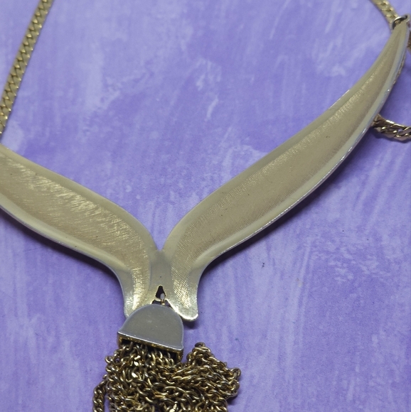 Vintage Avon Gold Tone Chain Tassel Necklace - Picture 4 of 11